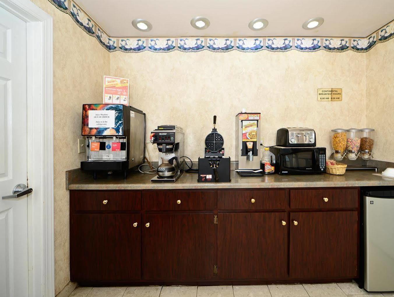 Red Roof Inn מאסל שולס מראה חיצוני תמונה